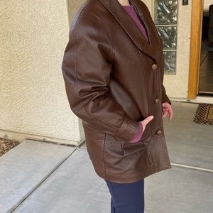 𝅺Genuine Lamb Skin Leather Jacket with polyester lining. Made in Spain.